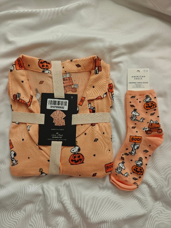 American Eagle Outfitters Other - American Eagle x Peanut Snoopy Luxe Plush Button-Up PJ Set Medium + Socks